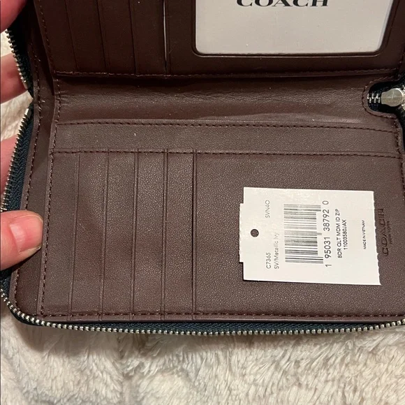 Brand New Coach Dark Green Leather Zip Wallet - Picture 4 of 6